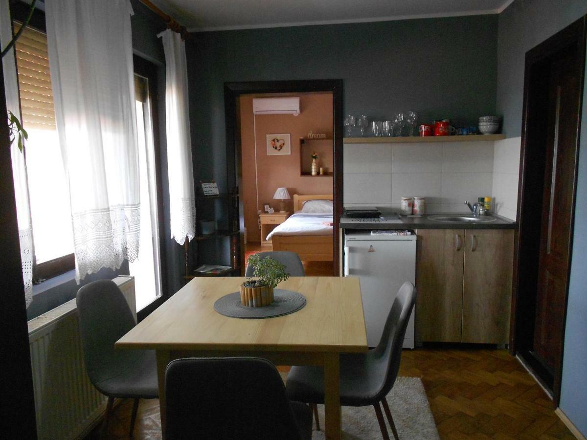 Hostelche Guest House Smederevo Exterior foto